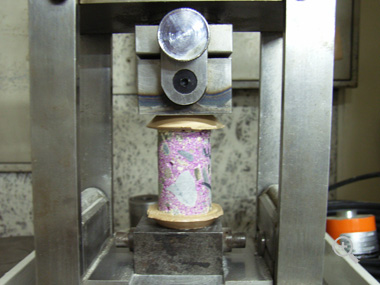 小径コア供試体による圧縮強度試験φ18～φ26mm